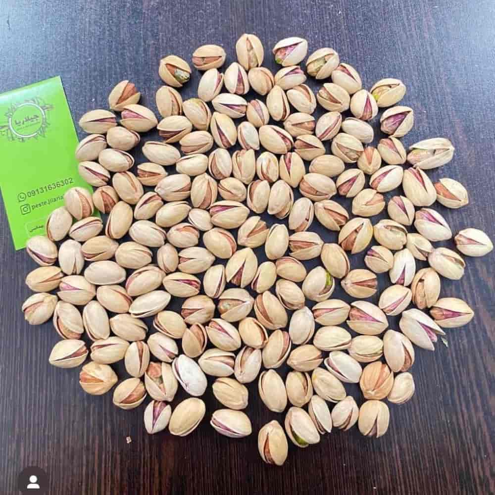 فستق البندق الخام